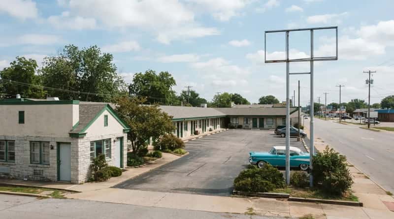 #7 - Rail Haven: The Springfield Motel That Claims the Highway's Birth (Image Credits: Gemini)