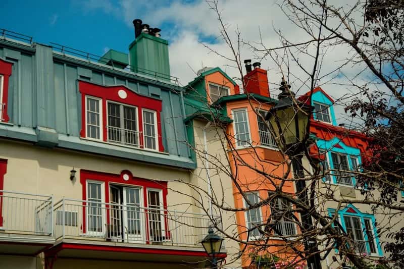6. Mont-Tremblant, Quebec: A Laurentian Escape Running Out of Room (Image Credits: Unsplash)