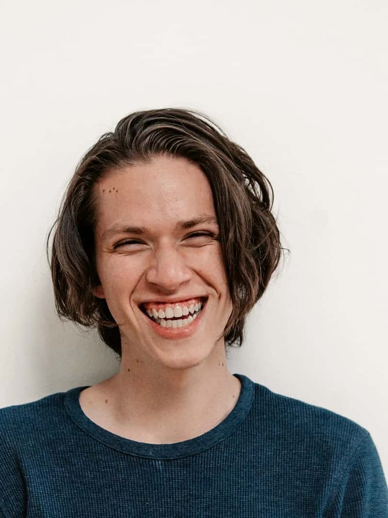 5. Smiling at strangers on the street or in the metro (Image Credits: Unsplash)