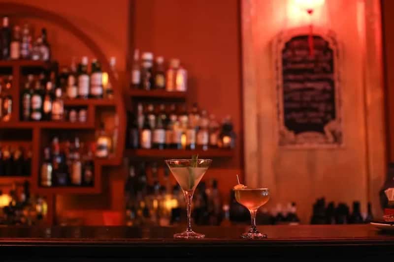 #8 - First Class Had a Dedicated Cocktail Lounge, Not Just a Bigger Seat (Image Credits: Pexels)