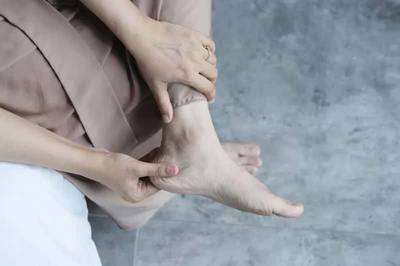 1. Swelling or aching in your legs and ankles (Image Credits: Pexels)