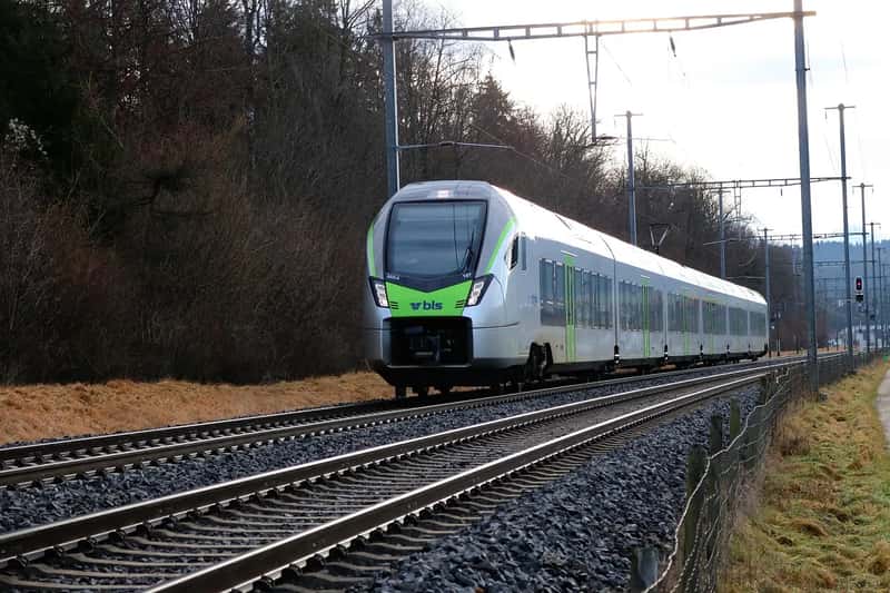 Trains, Ferries, and Smaller Boats When I Want to Move (Image Credits: Pixabay)