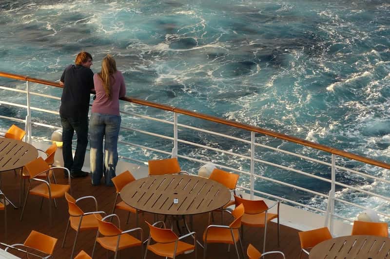6. Familiarity Doesn't Excuse Bad Onboard Habits (Image Credits: Pixabay)