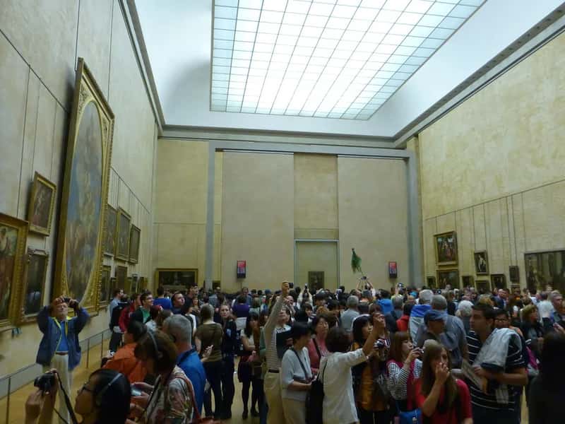 The Louvre is straining under its own fame (jchapiewsky, Flickr, CC BY-SA 2.0)