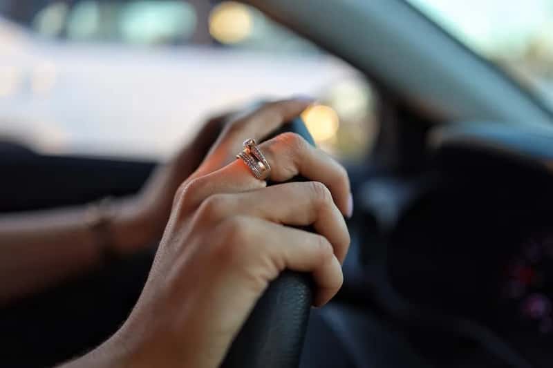 Wearing the wedding ring on the left hand (Image Credits: Pexels)