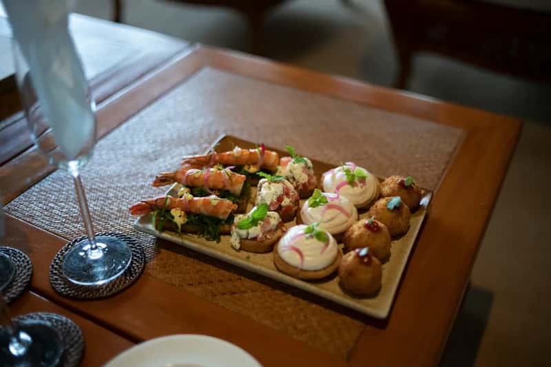 2. Unlimited extra appetizers and desserts (Image Credits: Unsplash)