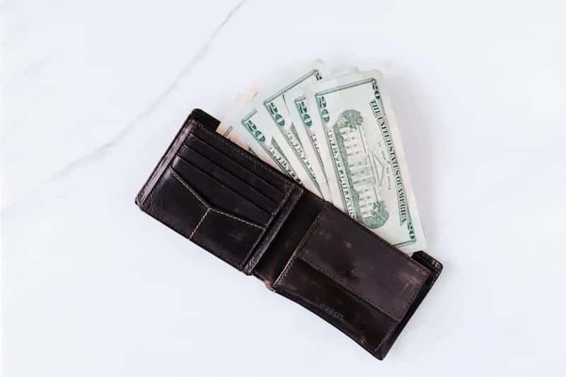 8. Excess Cash (Image Credits: Pexels)