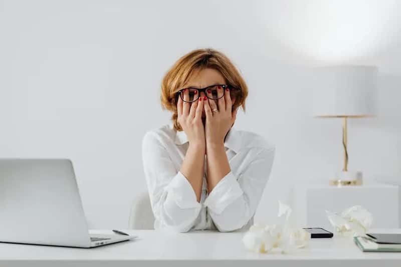 Work Culture and Time Poverty Are Keeping People Home (Image Credits: Pexels)
