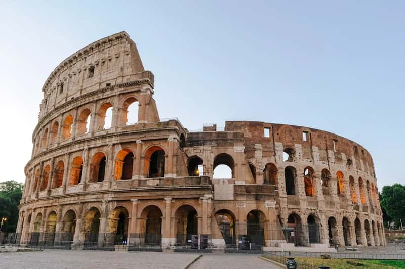 1. The Restaurant Directly Beside the Colosseum, Rome (Image Credits: Unsplash)