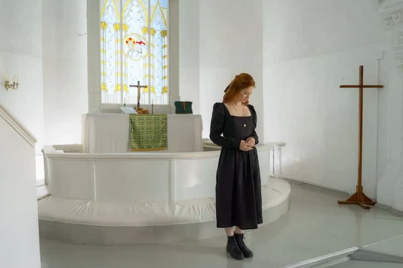 6. Wearing the wrong clothes for churches and cobblestones (Image Credits: Pexels)