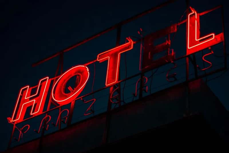 The guest who treats the room like it owes them something (Image Credits: Pexels)