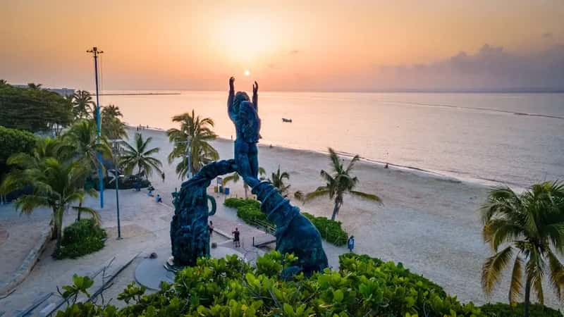 4. Playa del Carmen: Quinta Avenida's Glitter Fading Fast (Image Credits: Pexels)
