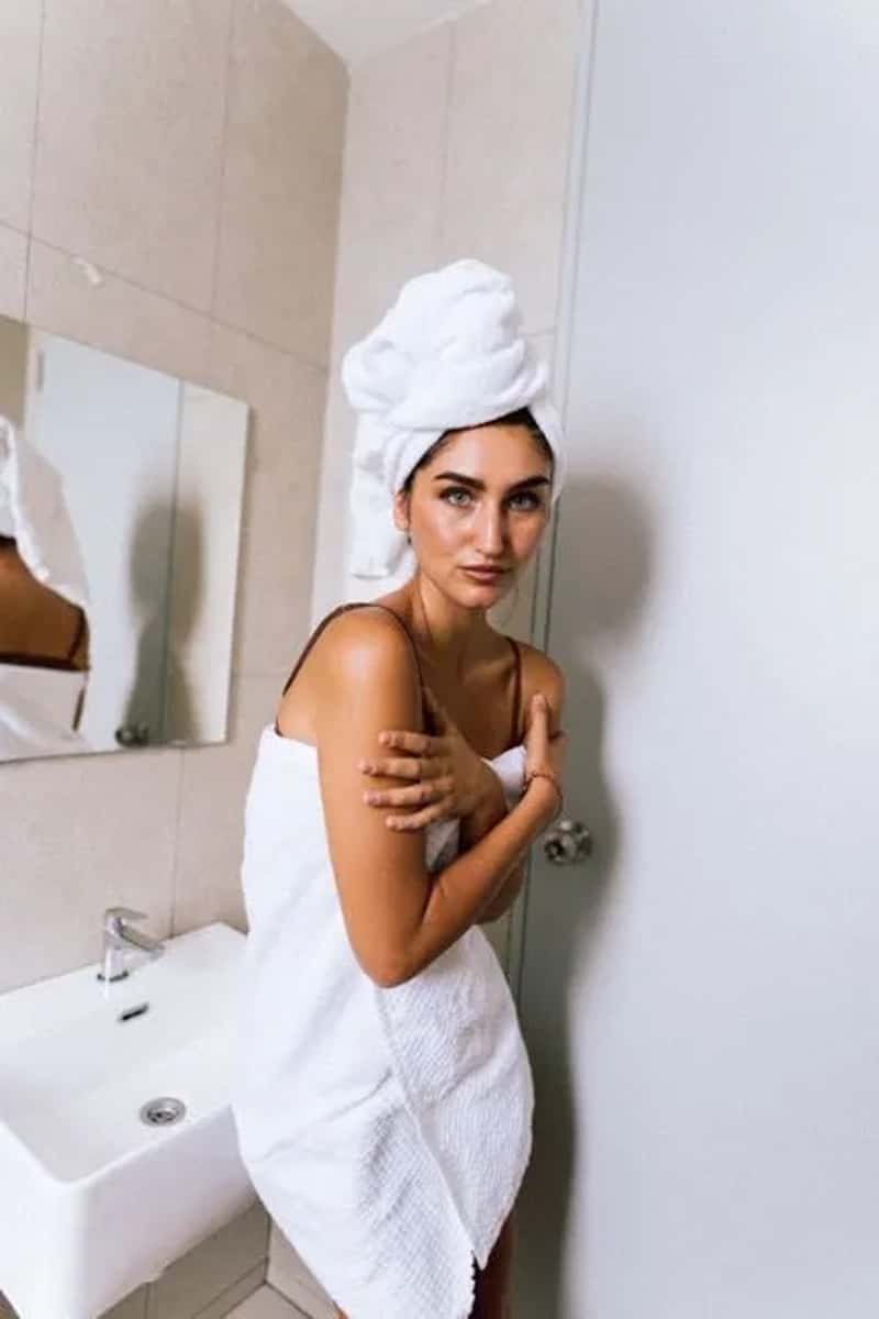 Bathe Nude and Keep Your Small Towel Out of the Water (Image Credits: Pexels)