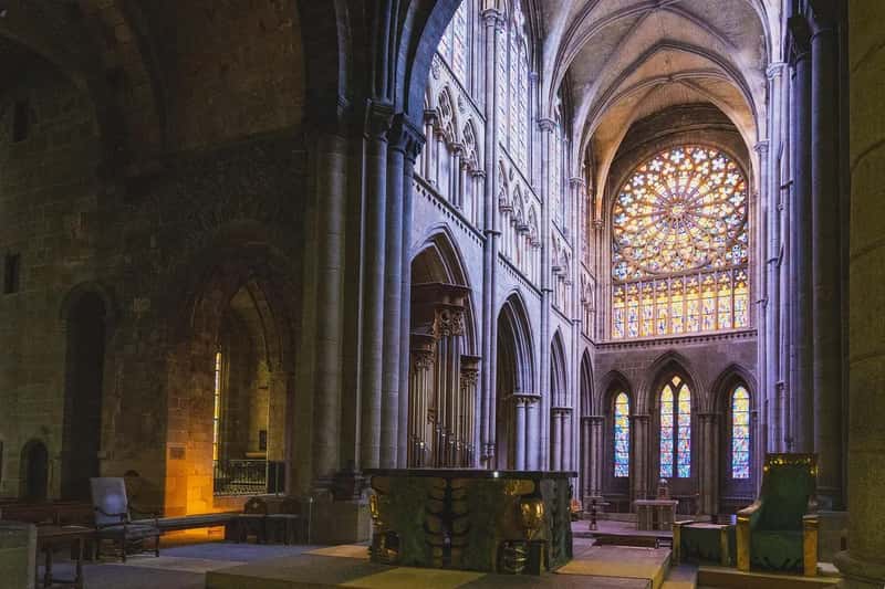 Wearing the Wrong Clothes at Religious Sites (Image Credits: Pixabay)