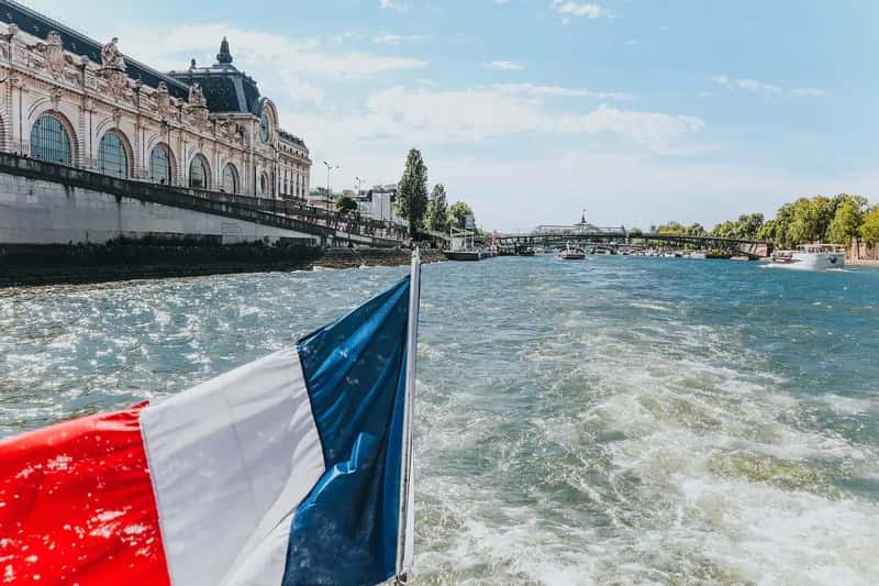 1. France: The Coldest Welcome in All of Europe (Image Credits: Pixabay)