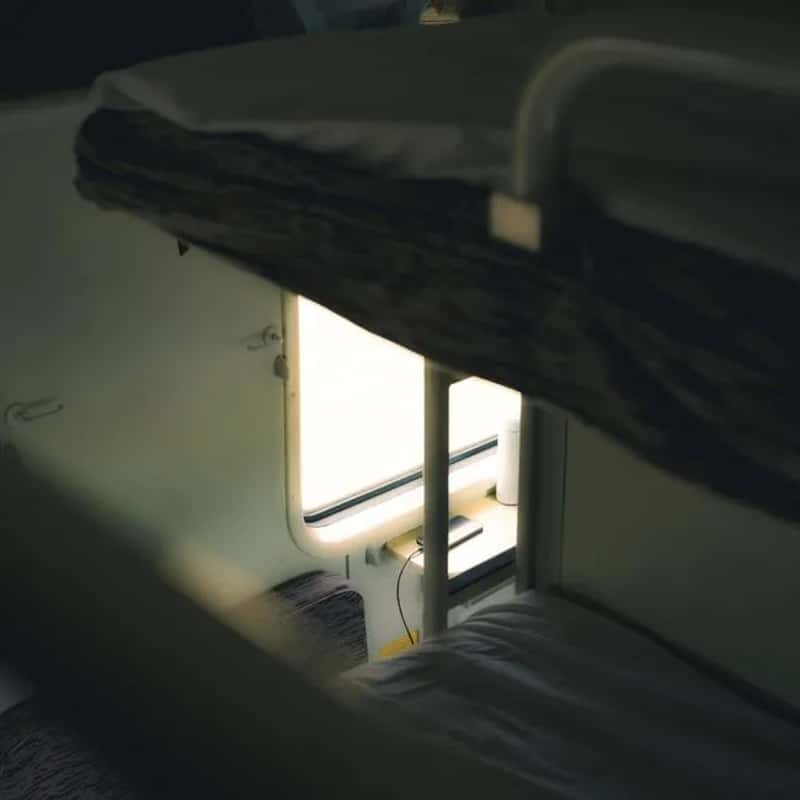 Structured rest in the bunks on ultra-long-haul jets (Image Credits: Pexels)
