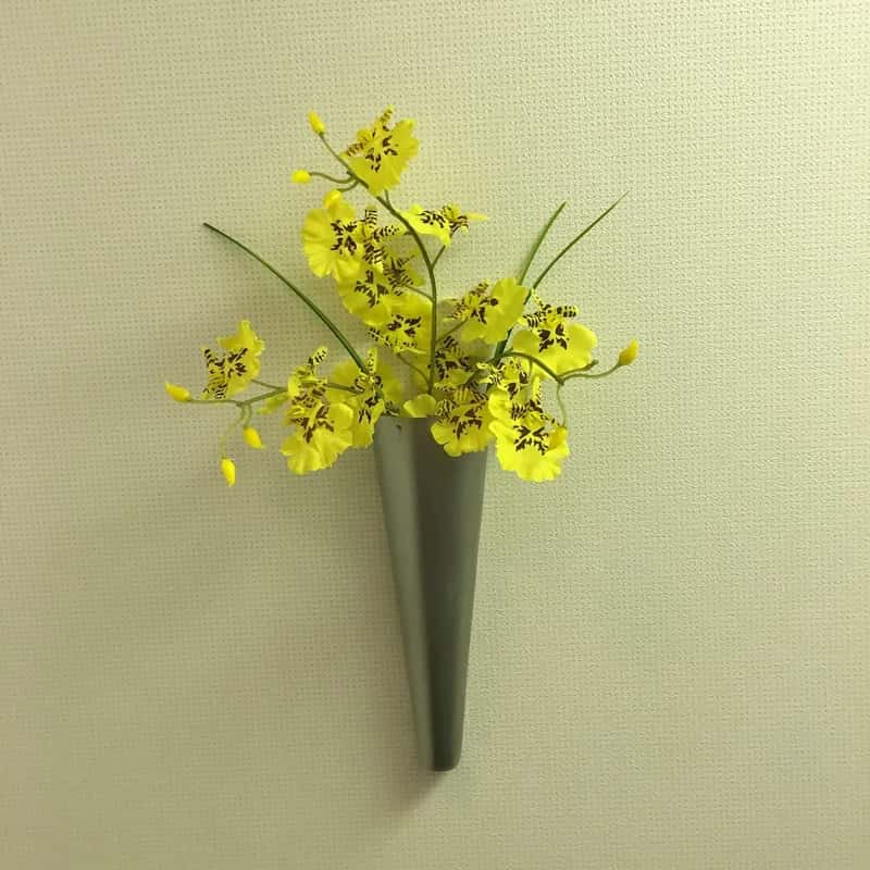#16 - Airplane Bathrooms Had Fresh-Cut Flowers in Them (Image Credits: Flickr)