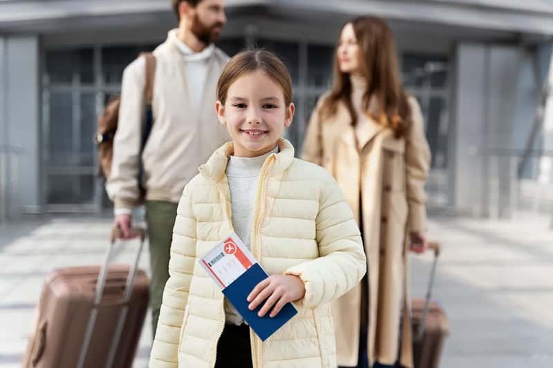 Traveling With Children (Image Credits: Pixabay)