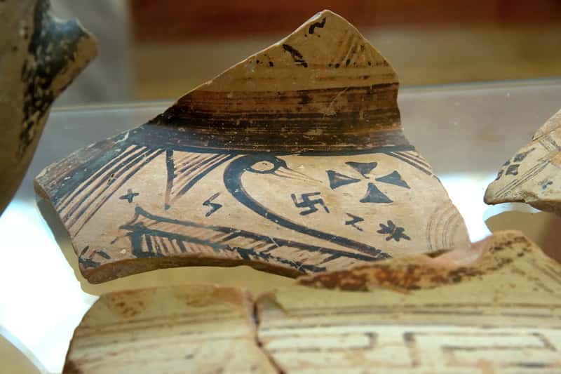 4. Ancient Artifacts, Religious Statues, and Cultural Heritage Items (By Zde, CC BY-SA 4.0)