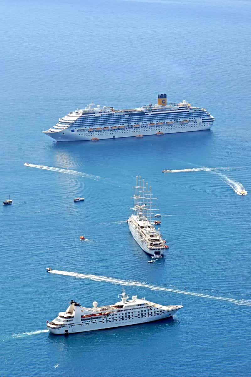 3. There's an Entire Hidden Ship Most Passengers Never See (Croatia-01778 - Visiting Cruise Ships, CC BY-SA 2.0)