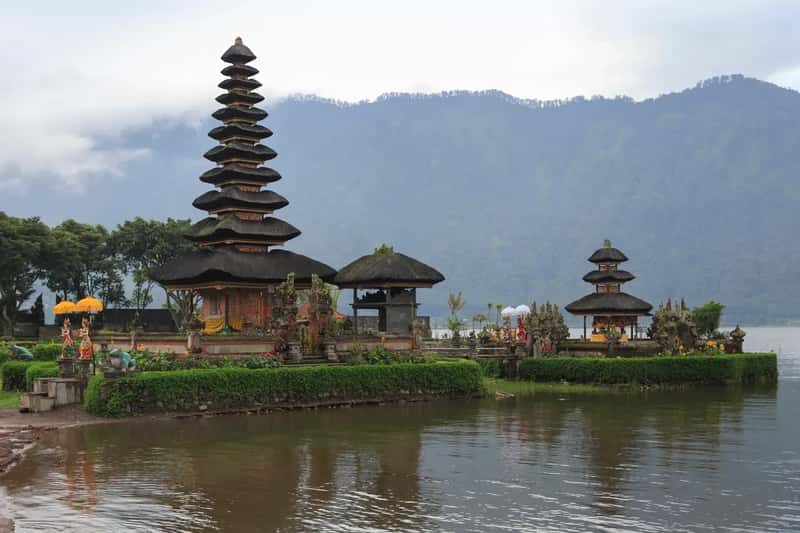 Indonesia: Islands of Incredible Value (Image Credits: Wikimedia)