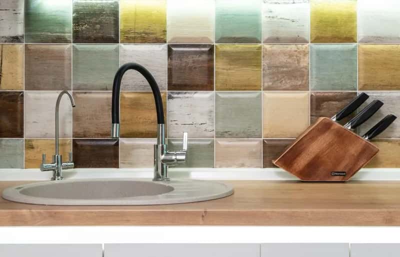 #4 - Laminate Counters Came in Speckled, Marbled, and Aggressively Patterned Finishes (Image Credits: Pexels)