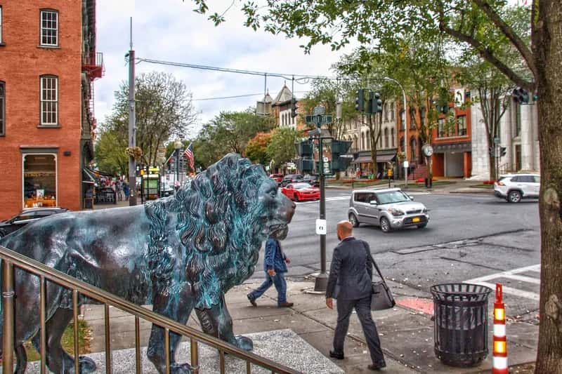 Saratoga Springs, New York: Horse Racing, Mineral Springs, and High Culture (Bill Badzo-, Flickr, CC BY-SA 2.0)