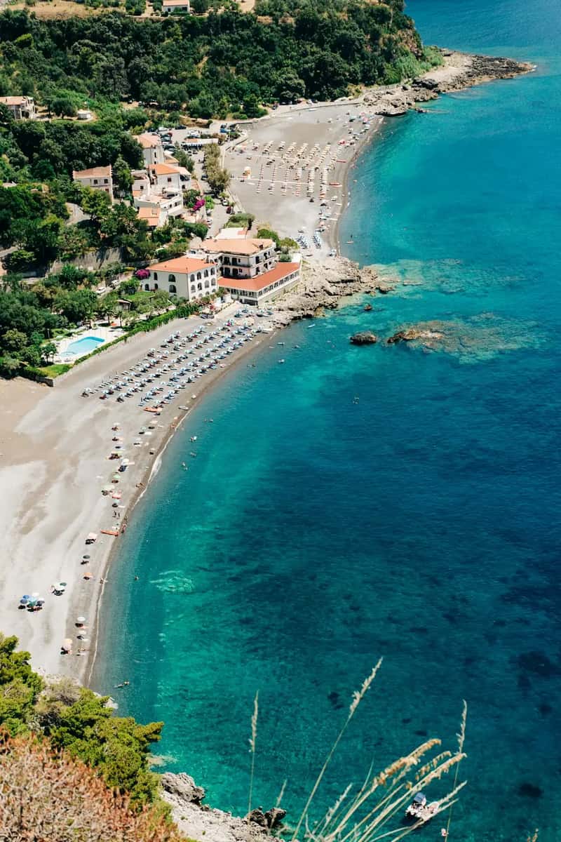 Italy's Pay-to-Sunbathe Beach Club Culture (Image Credits: Unsplash)