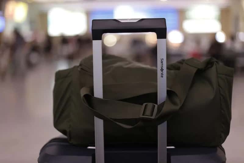 1. The hard-shell Samsonite suitcase (Image Credits: Pexels)