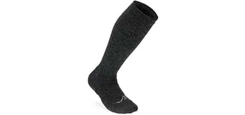 4. Wearing Compression Socks for the Whole Journey, Not Just the Flight (Image Credits: Flickr)