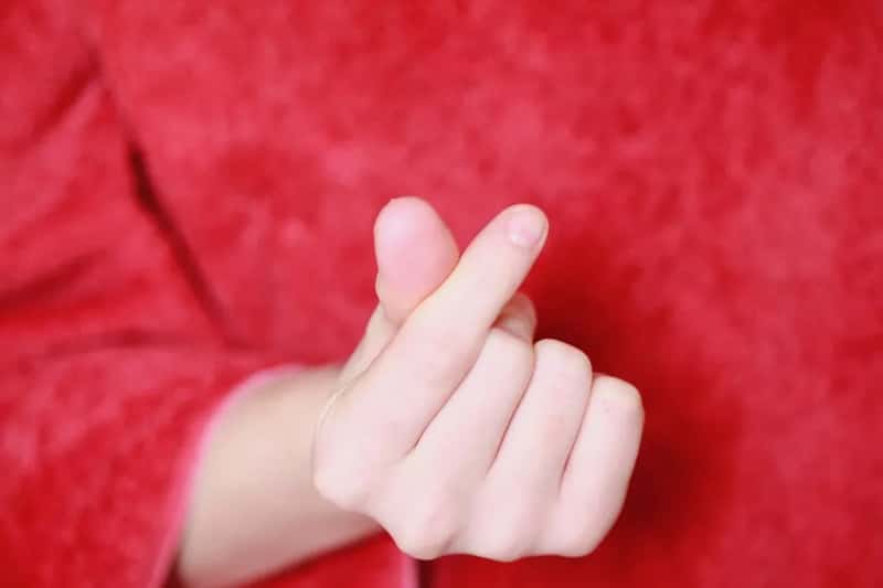 1. Snapping fingers or whistling to get attention (Image Credits: Pexels)