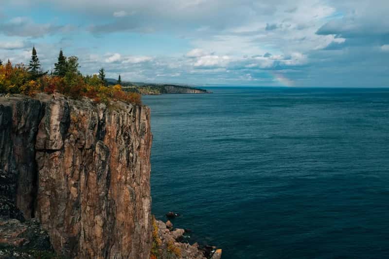1. Lake Superior: The Cold, Clear Giant of the Great Lakes (Image Credits: Unsplash)