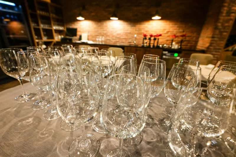 8. Ask for glasses and a corkscrew if you brought your own wine (Image Credits: Pexels)