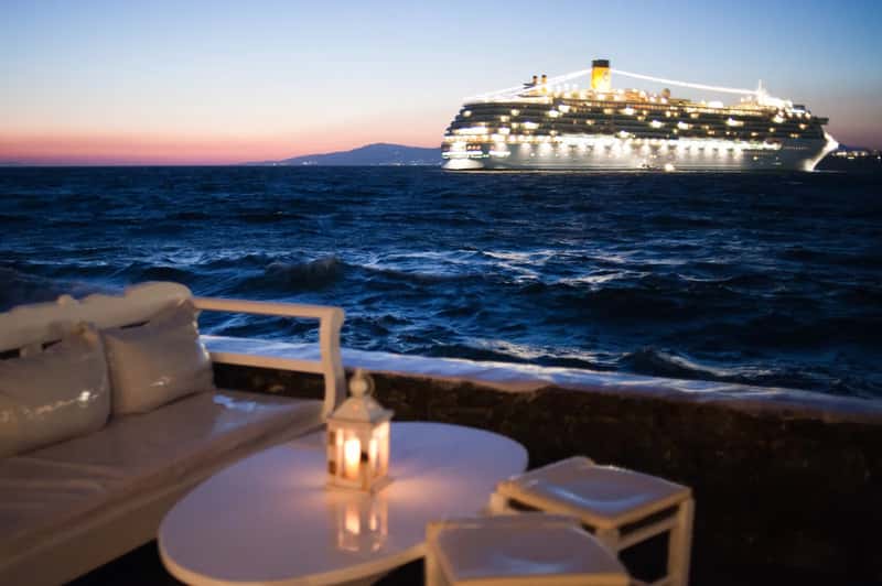 2. Specialty Restaurant Dinners (Self-photographed, http://mstyslav-chernov.com/, CC BY-SA 3.0)