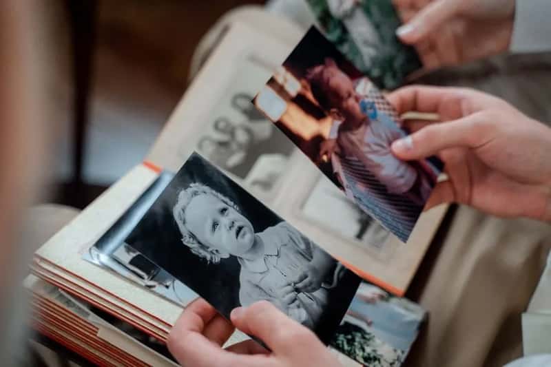 Photos mattered more than the moment (Image Credits: Pexels)