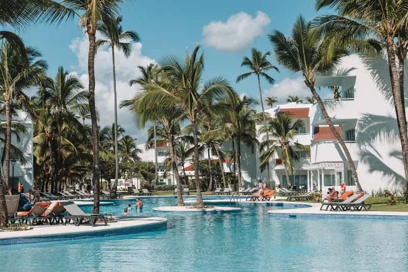 Fee #2: Hotel Resort Fees Disguised as Amenities (Image Credits: Pexels)