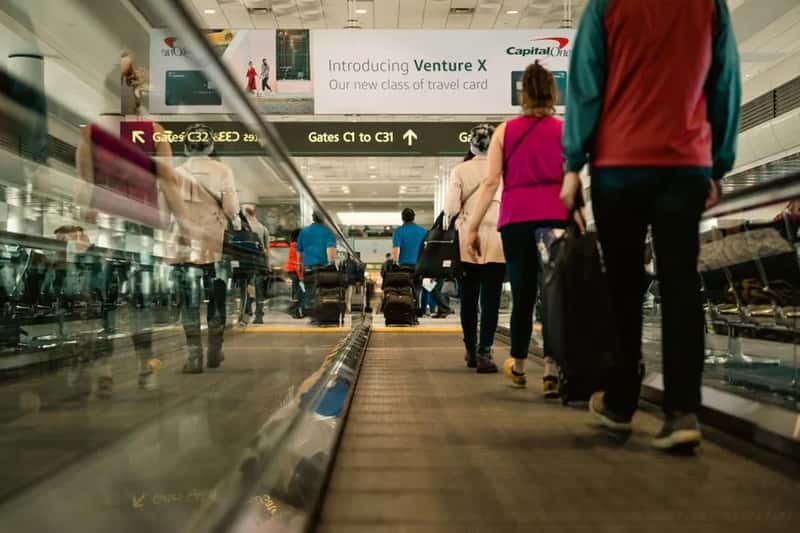 6. What Your Bag Reveals Before Anyone Even Looks at You (Image Credits: Pexels)
