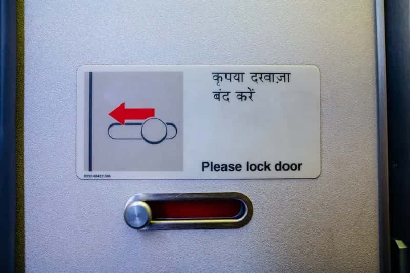 7. The Lavatory Door Latch and Flush Button (Image Credits: Pexels)