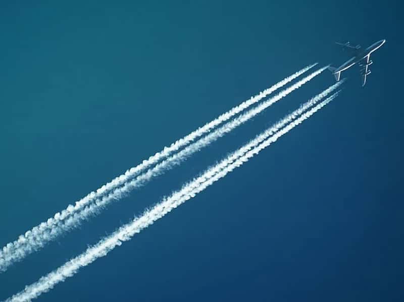 4. They Never Book Connecting Flights When They Can Fly Nonstop (Image Credits: Pexels)