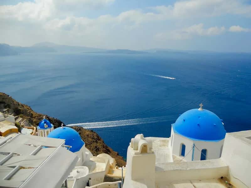 Santorini Puts a Ceiling on Daily Cruise Passengers (Image Credits: Unsplash)