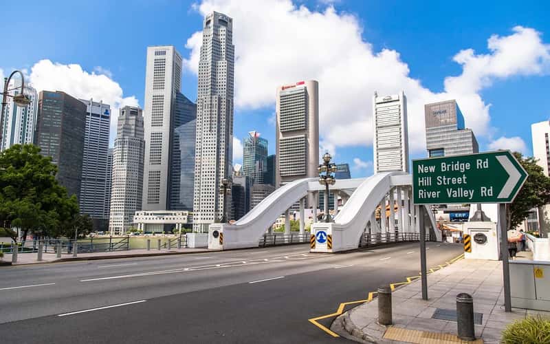 8. Jaywalking and Ignoring Traffic Signals in Singapore (Image Credits: Pixabay)