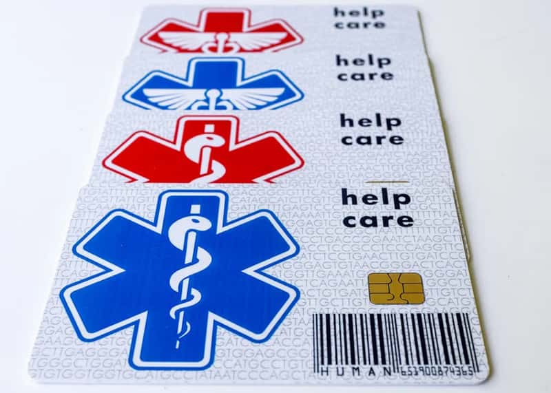 10. A Written Emergency Contact Card (Image Credits: Unsplash)