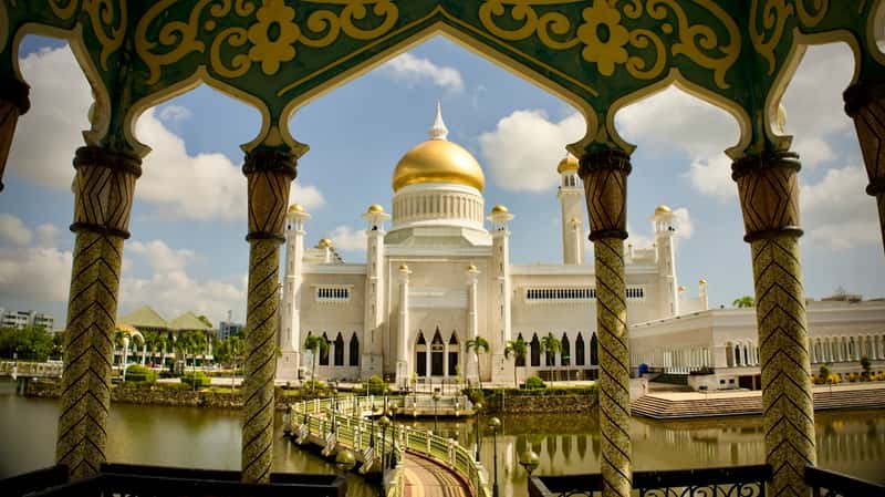 Brunei: Oil Wealth Equals Debt Freedom (Image Credits: Unsplash)