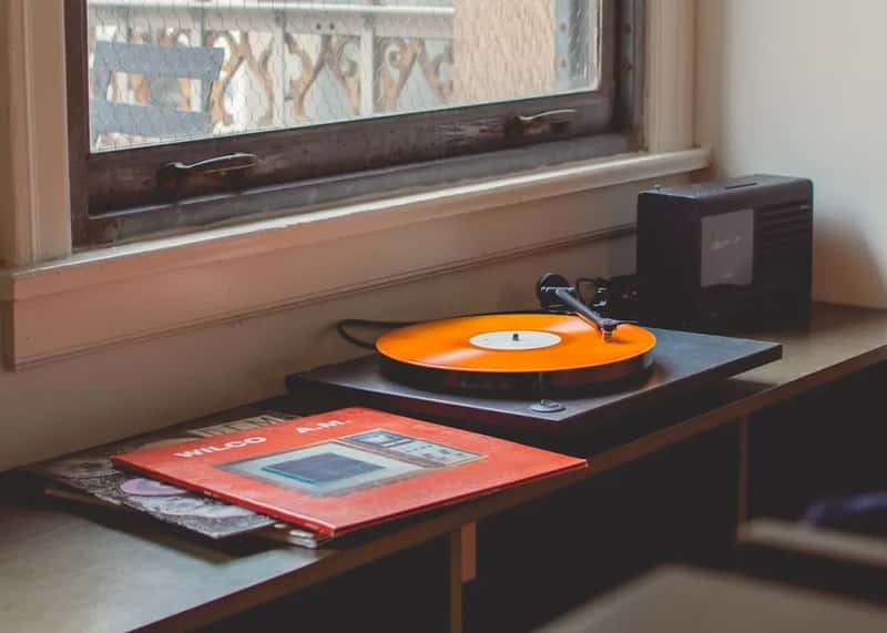 #4 - The Record Player Console as Living Room Centerpiece (Image Credits: Unsplash)