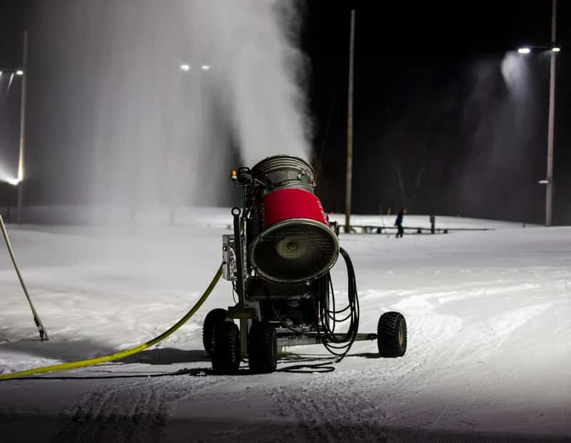 The Nightly Ritual of Making Snow (Image Credits: Unsplash)