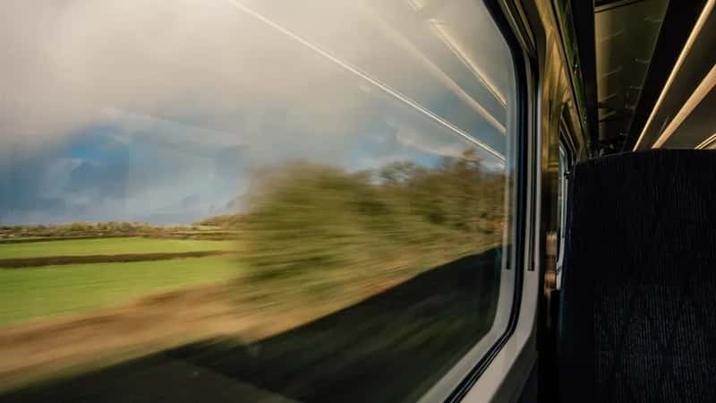 The Carbon Guilt Factor Is Driving a Generation Away From Airports (Image Credits: Unsplash)