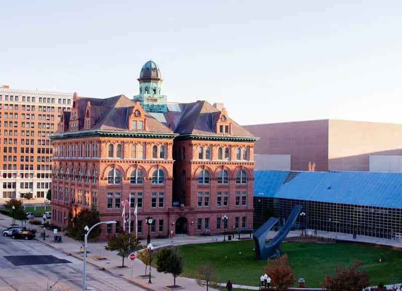 6. Peoria, Illinois - River Town With Real Affordability (Image Credits: Unsplash)