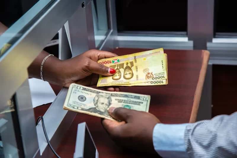 The Airport Exchange Counter Is Not Your Friend (Image Credits: Pexels)