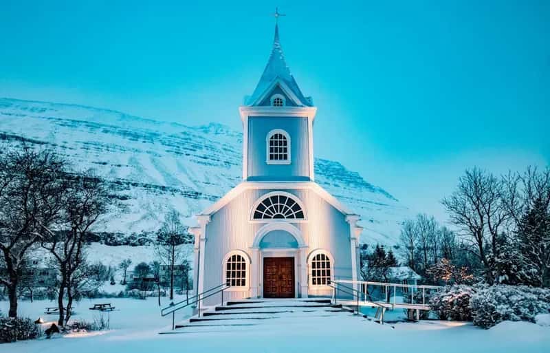 Iceland: High Social Support and Stunning Landscapes (Image Credits: Unsplash)