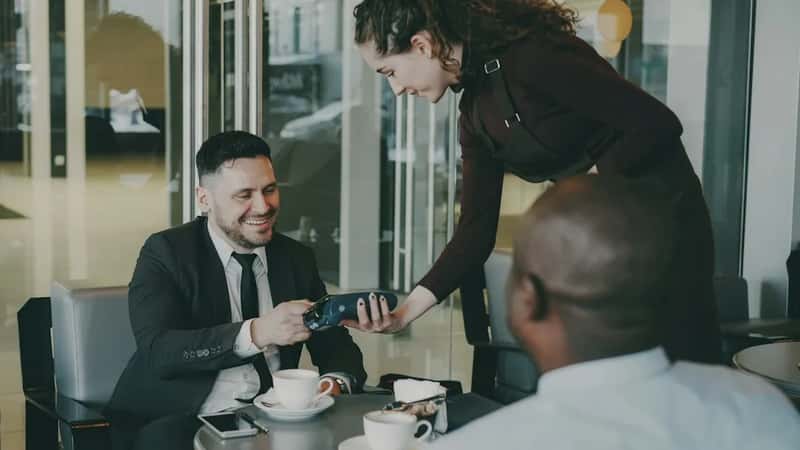 Asking for the Bill and Tipping Lightly (Image Credits: Unsplash)